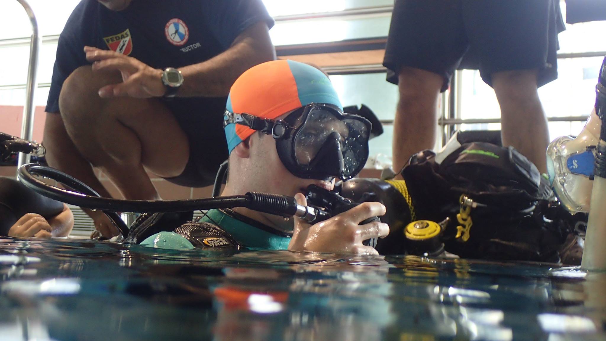 Sesiones de Buceo Adaptado con la colaboración de estudiantes de la UPNA